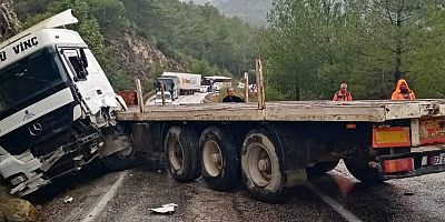 Silifke-Mut Yolunda Trafik Kazası: Tır Şarampole Yuvarlandı